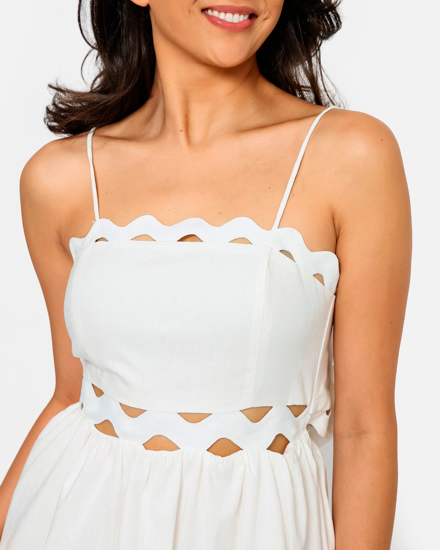 Scallop Cut Out Mini vestido